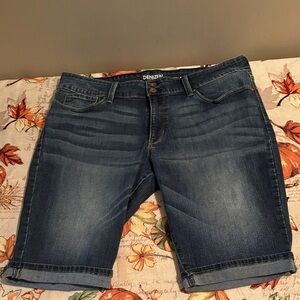Levi's Modern Skinny Denim Shorts